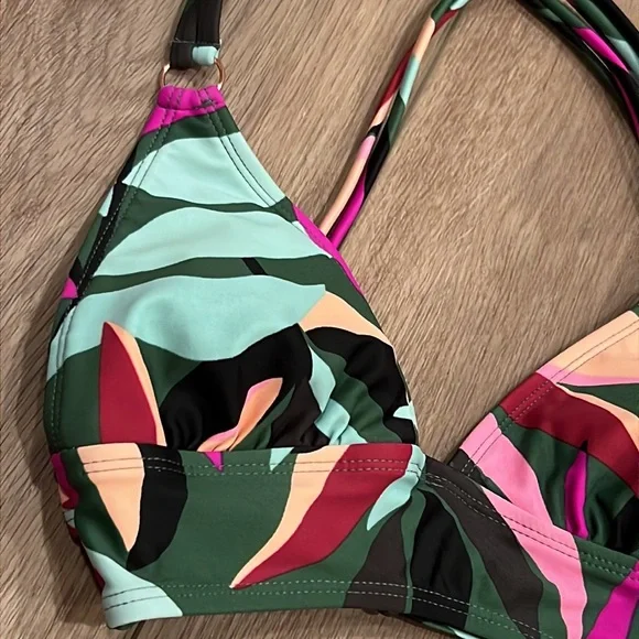 Macy’s NWT Junior’s Tropical Hula Honey Bikini Top Size XS Strappy Crisscross - Picture 4 of 16